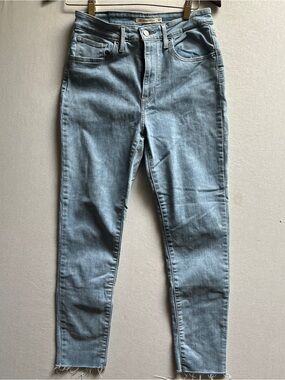 Levi's 721 High-Rise Skinny Jeans Light Wash Blue Raw Hem Size 30